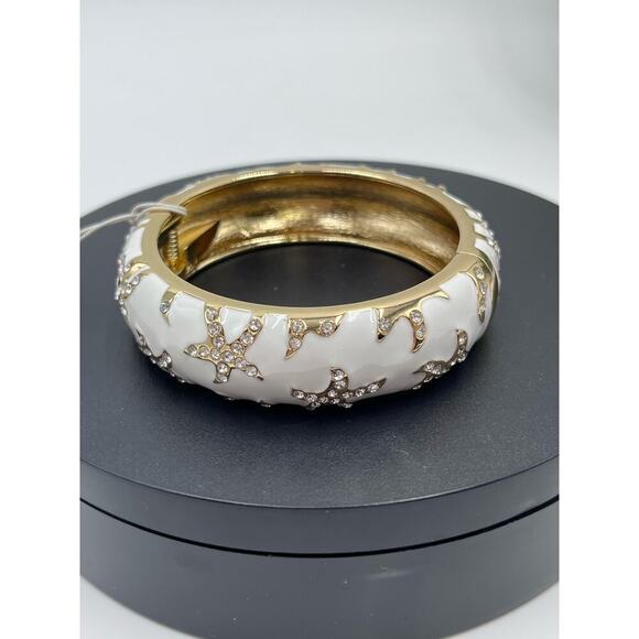 TOMMY BAHAMA GOLD PLATED
WHITE PAVE RHINESTONE STARFISH
BRACELET NWT - Picture 8 of 10
